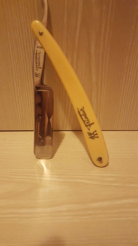 cut throught razor.jpg