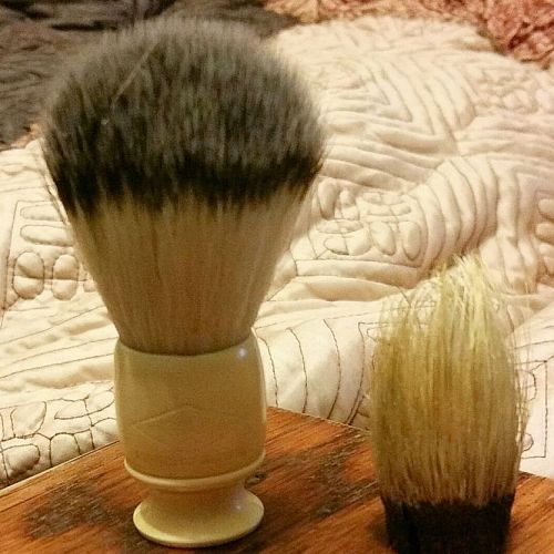 1905 Gillette Gentlemans traveler brush from set.  Pre and post re-knot.